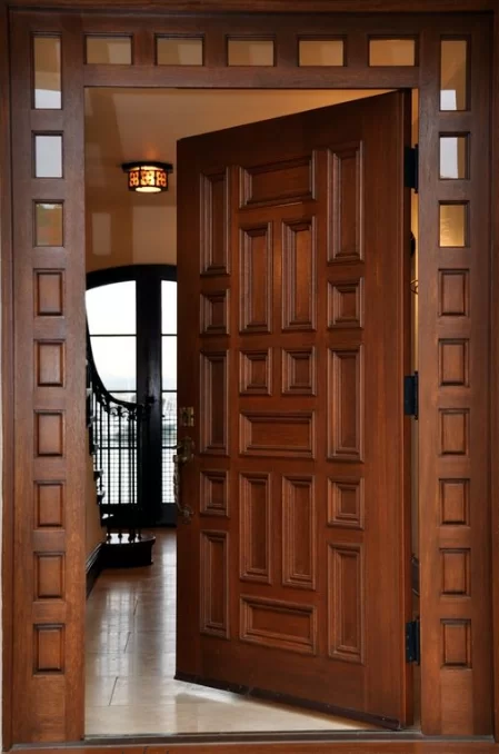 الباب الرئيسي للشقة